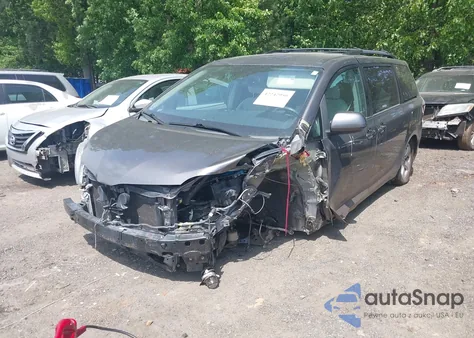 2018 Toyota Sienna Le 8 Passenger из США, поврежденный, VIN 5TDKZ3DC2JS906556